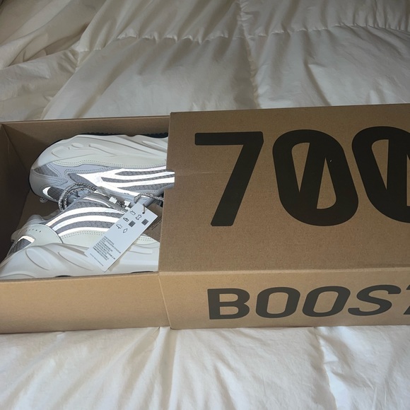 Yeezy Boost 700 STATIC, size 9 US. - Picture 2 of 4